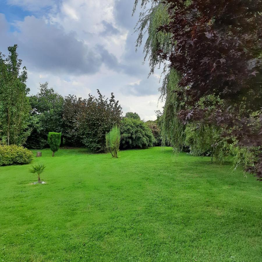 Un Petit Coin De Paradis Clairfontaine Exterior photo